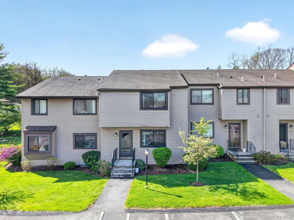 11 Squires Gate unit B, Poughkeepsie, NY 12603