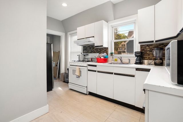 3 Walnut St, Wakefield, MA 01880