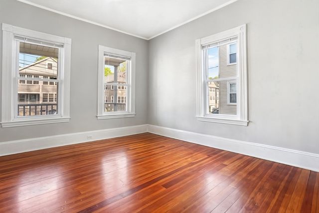 3 Walnut St, Wakefield, MA 01880