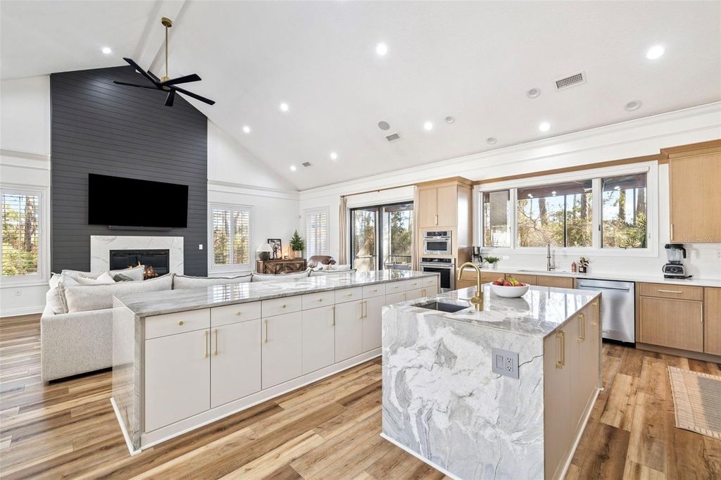 Image 17 of property listing at 410 WINDJAMMER COURT, Destin, FL 32541