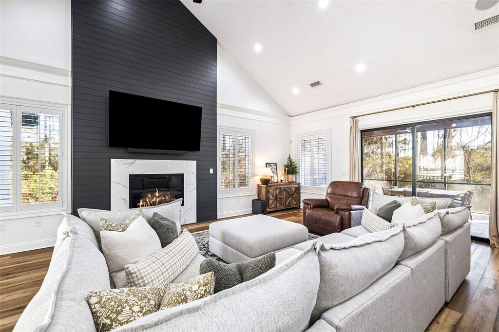 Image 20 of property listing at 410 WINDJAMMER COURT, Destin, FL 32541