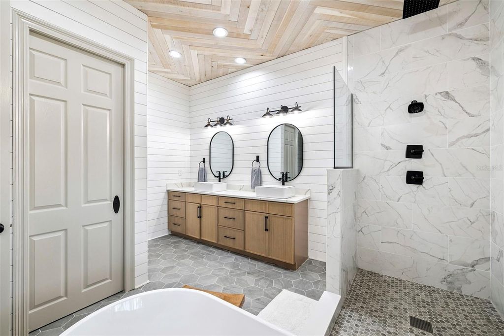 Image 31 of property listing at 410 WINDJAMMER COURT, Destin, FL 32541