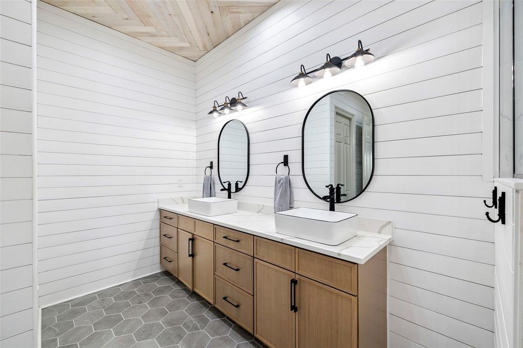 Image 33 of property listing at 410 WINDJAMMER COURT, Destin, FL 32541