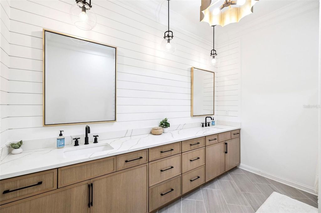 Image 37 of property listing at 410 WINDJAMMER COURT, Destin, FL 32541