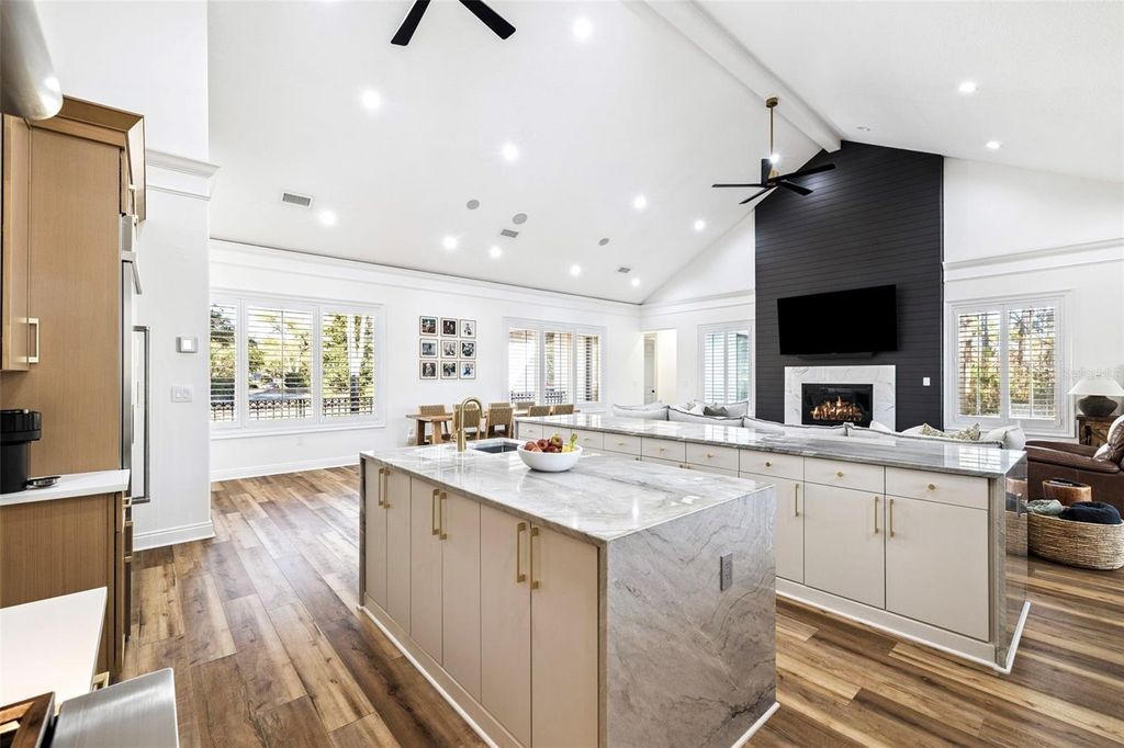 Image 8 of property listing at 410 WINDJAMMER COURT, Destin, FL 32541