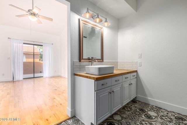 5640 E Bell Road Unit 1100, Scottsdale, AZ 85254