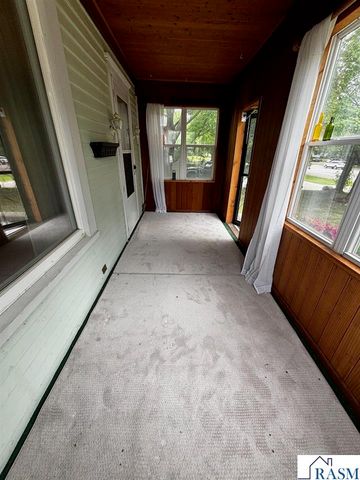 607 N Minnesota Avenue, St. Peter, MN 56082