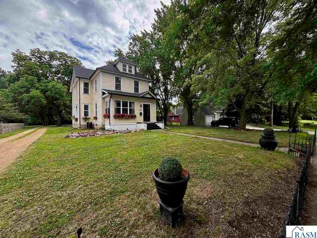 607 N Minnesota Avenue, St. Peter, MN 56082