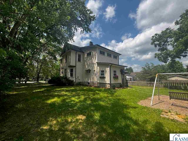 607 N Minnesota Avenue, St. Peter, MN 56082