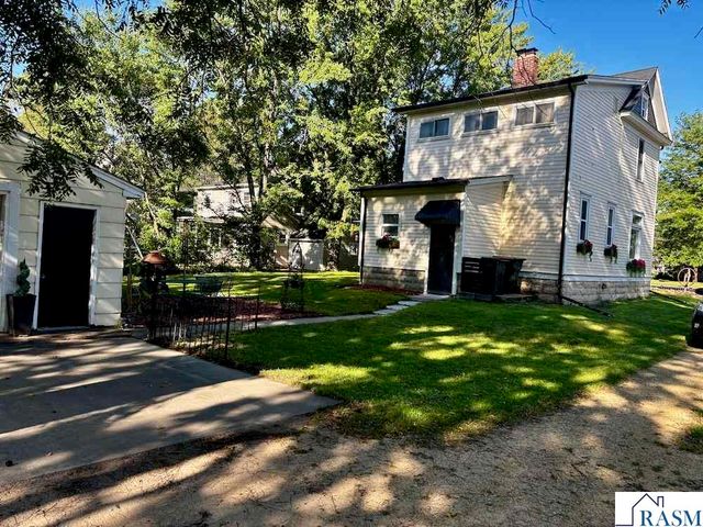 607 N Minnesota Avenue, St. Peter, MN 56082