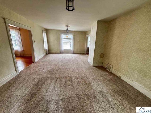607 N Minnesota Avenue, St. Peter, MN 56082