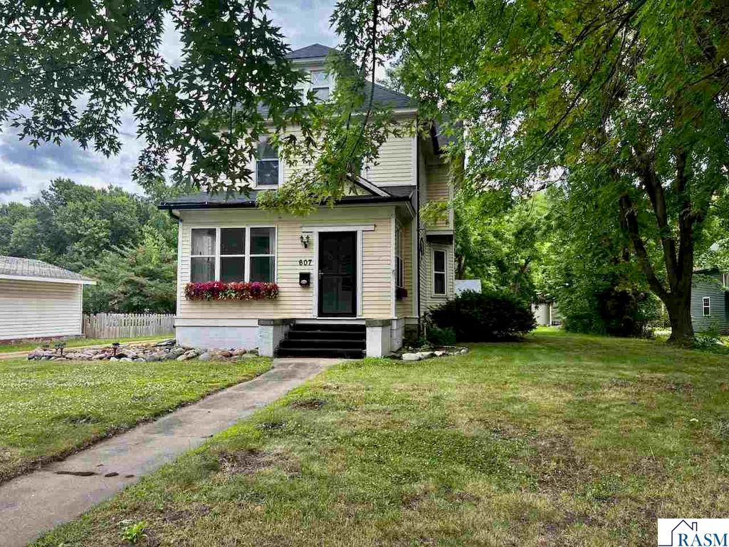 607 N Minnesota Avenue, St. Peter, MN 56082