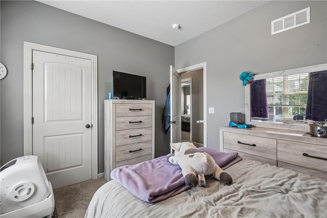 8905 N Agnes Avenue, Kansas City, MO 64156