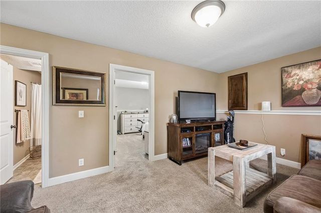 8905 N Agnes Avenue, Kansas City, MO 64156
