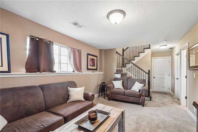 8905 N Agnes Avenue, Kansas City, MO 64156