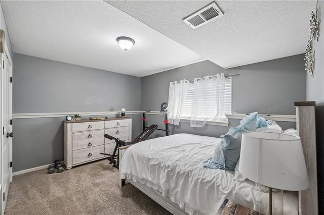 8905 N Agnes Avenue, Kansas City, MO 64156