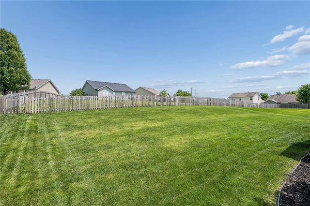 8905 N Agnes Avenue, Kansas City, MO 64156