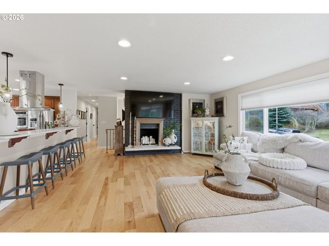 6605 PARKWAY Dr, Gladstone, OR 97027