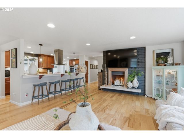 6605 PARKWAY Dr, Gladstone, OR 97027