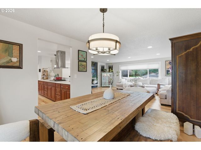 6605 PARKWAY Dr, Gladstone, OR 97027