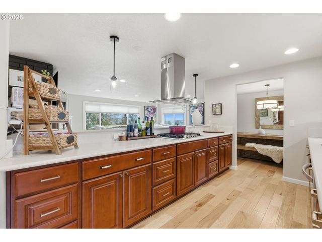 6605 PARKWAY Dr, Gladstone, OR 97027