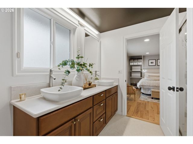 6605 PARKWAY Dr, Gladstone, OR 97027