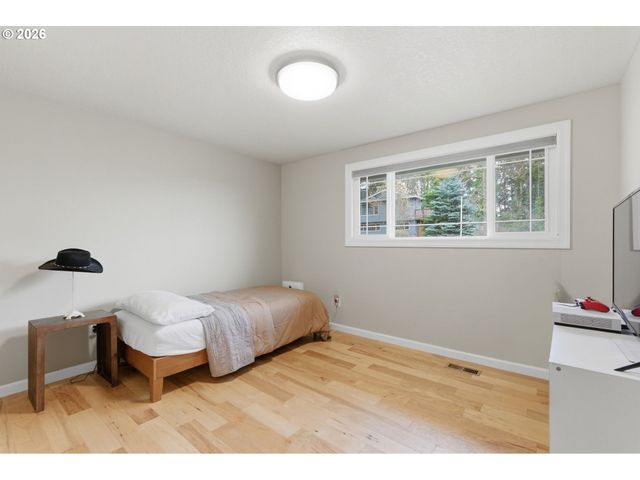 6605 PARKWAY Dr, Gladstone, OR 97027