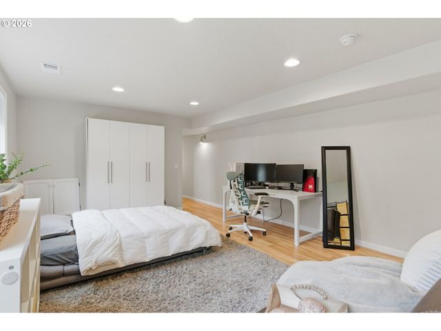 6605 PARKWAY Dr, Gladstone, OR 97027