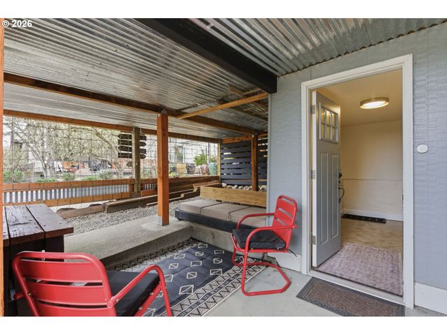 6605 PARKWAY Dr, Gladstone, OR 97027