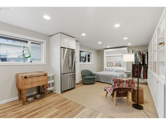 6605 PARKWAY Dr, Gladstone, OR 97027