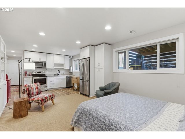 6605 PARKWAY Dr, Gladstone, OR 97027