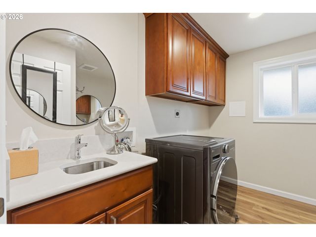 6605 PARKWAY Dr, Gladstone, OR 97027