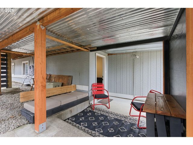 6605 PARKWAY Dr, Gladstone, OR 97027