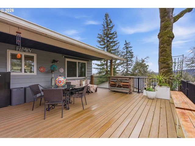 6605 PARKWAY Dr, Gladstone, OR 97027