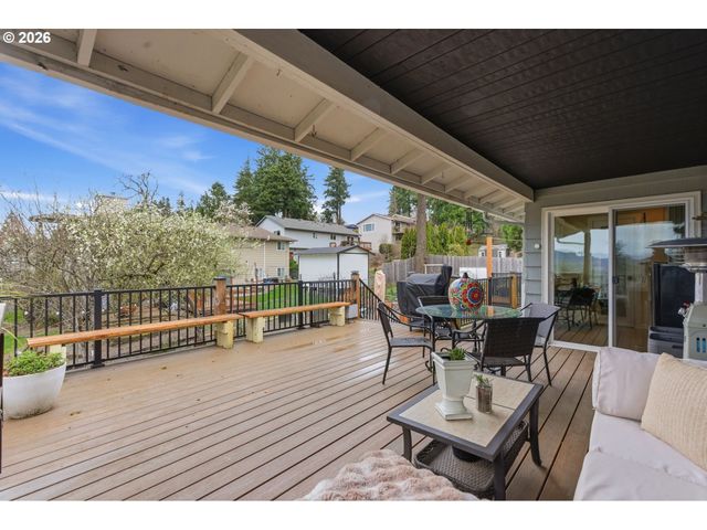 6605 PARKWAY Dr, Gladstone, OR 97027