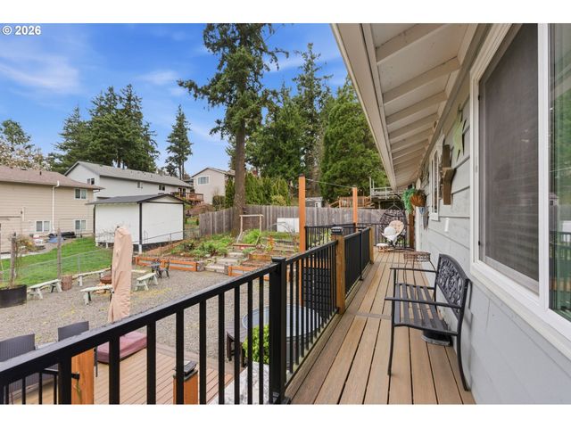 6605 PARKWAY Dr, Gladstone, OR 97027