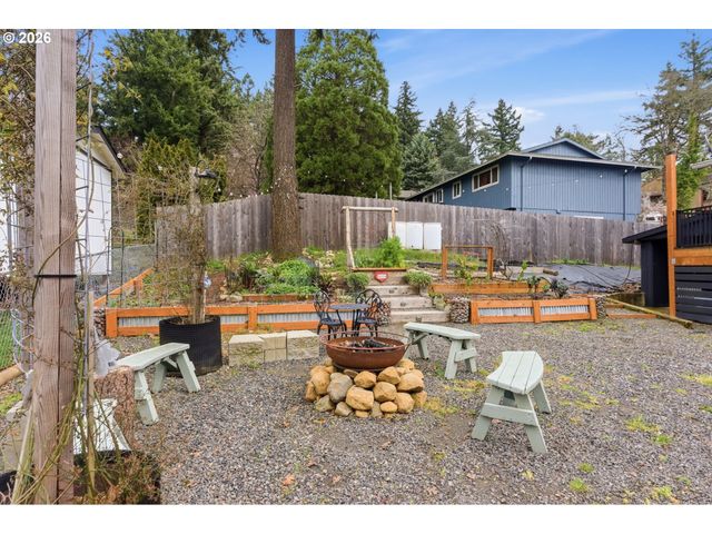 6605 PARKWAY Dr, Gladstone, OR 97027