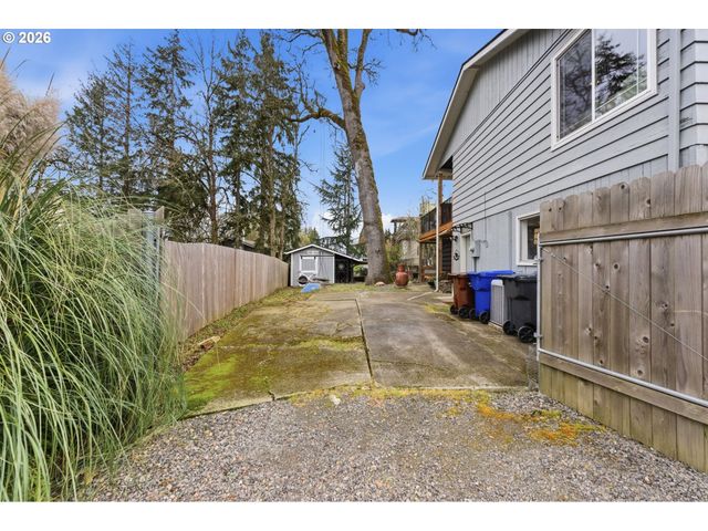 6605 PARKWAY Dr, Gladstone, OR 97027