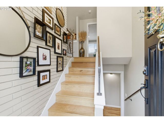 6605 PARKWAY Dr, Gladstone, OR 97027