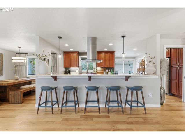 6605 PARKWAY Dr, Gladstone, OR 97027