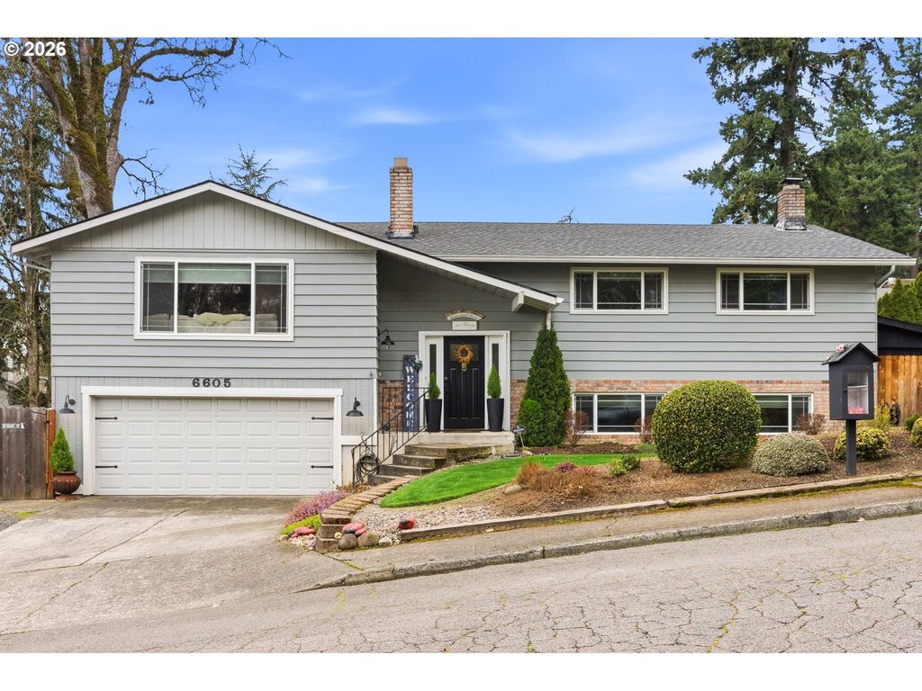 6605 PARKWAY Dr, Gladstone, OR 97027