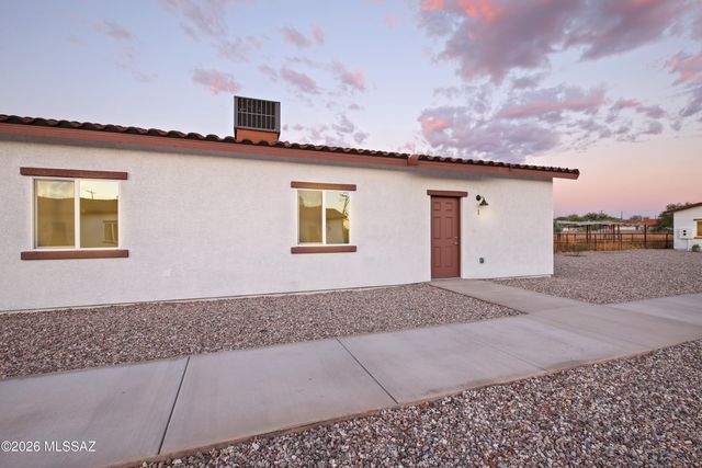 374 E Corona Road, Tucson, AZ 85756