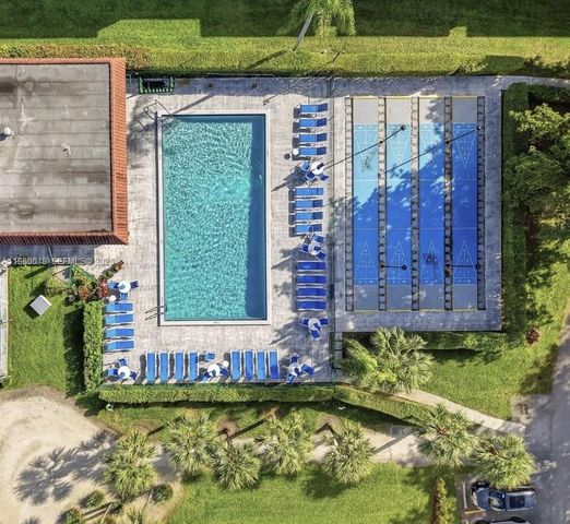 300 S Hollybrook Dr 203, Pembroke Pines, FL 33025