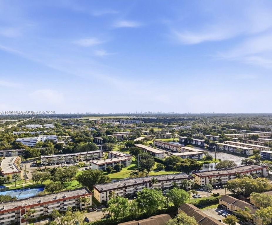 300 S Hollybrook Dr 203, Pembroke Pines, FL 33025