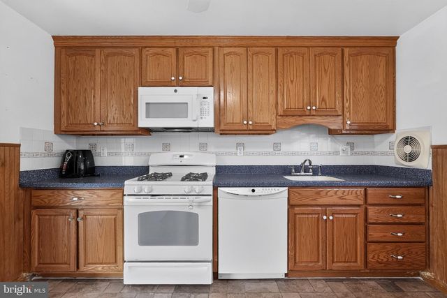 11614 BARLOW ST, Philadelphia, PA 19116