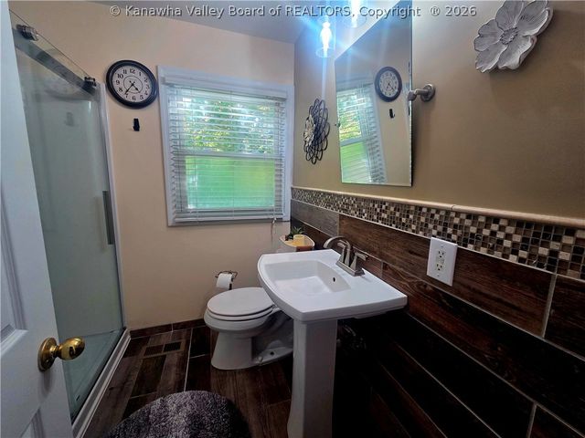 1512 Valley Drive, South Charleston, WV 25303