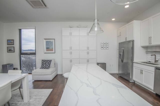 608 W Hill Ave Apt 602, Knoxville, TN 37902