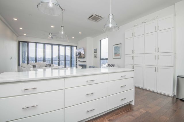 608 W Hill Ave Apt 602, Knoxville, TN 37902