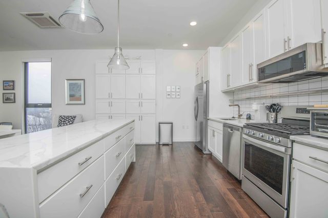 608 W Hill Ave Apt 602, Knoxville, TN 37902