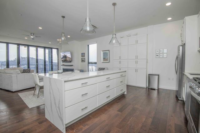 608 W Hill Ave Apt 602, Knoxville, TN 37902